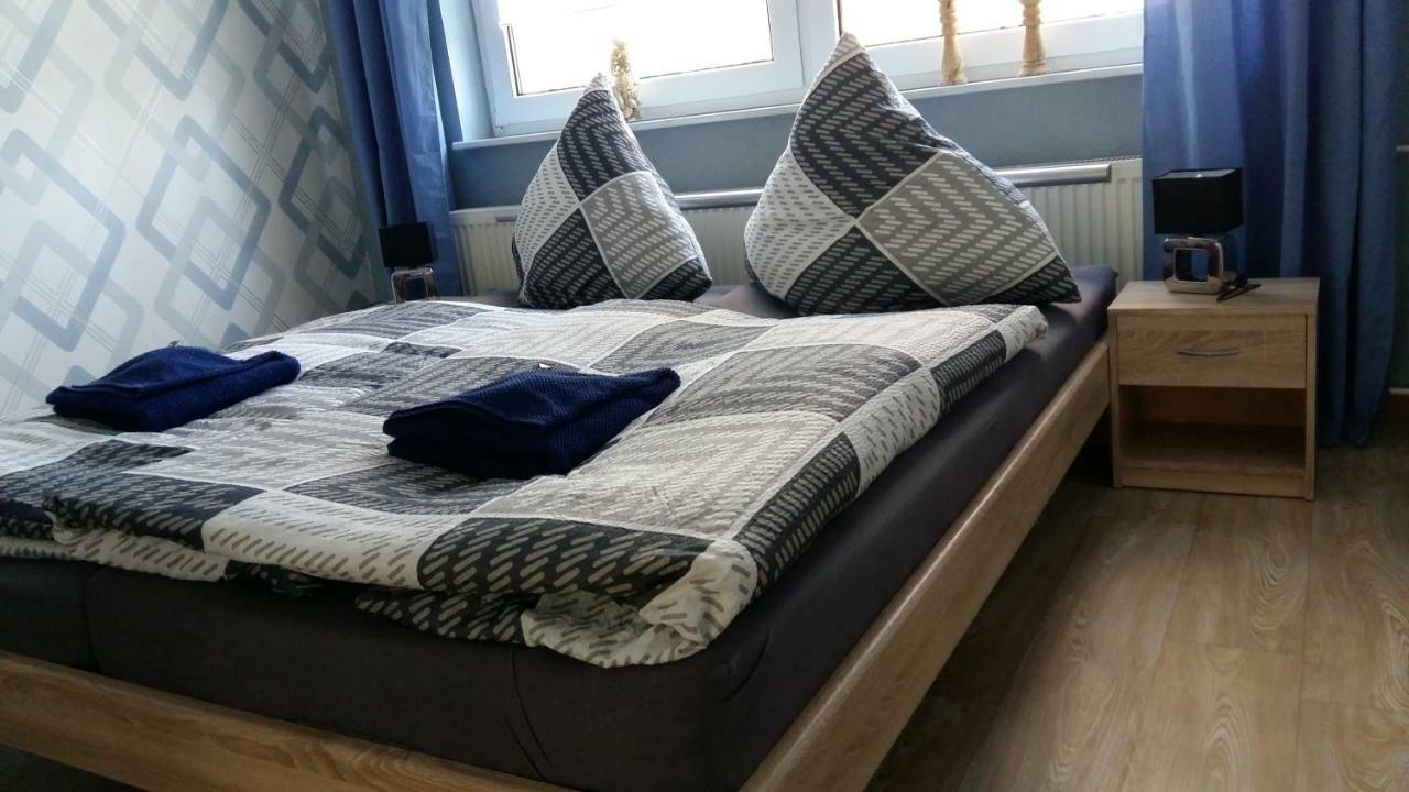 Ferienwohnung "Am Schlosspark" Neetzow Екстериор снимка
